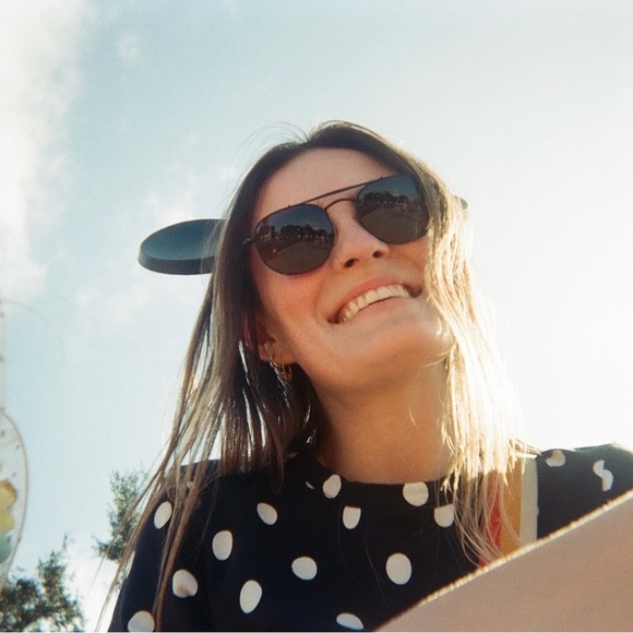 Hiya Pals! I’m your Posher, Kristen! ⭐️ - Picture 7 of 9